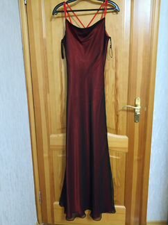 Красное вечернее платье