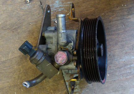 Насос гур Nissan Primera p12 qr20de