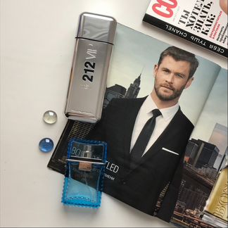 Пустые флаконы Versace для фотосессии