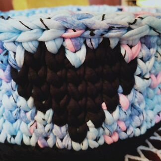 Корзина угловая из трикотажной пряжи