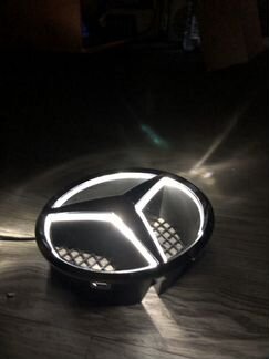 Эмблема с подсветкой в решетку Мерседес Ц204 Е207