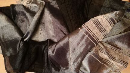 Шарфы разные и перчатки