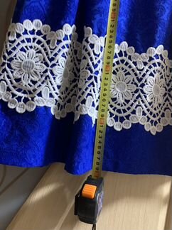 Платье синее с кружевами