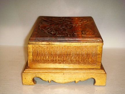 Шкатулка ювелирная резная