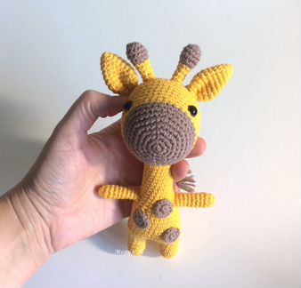 Вязаная игрушка Жираф