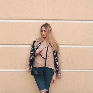 Бомбер Guess