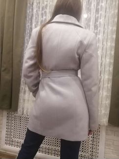 Пальто светлое с капюшоном