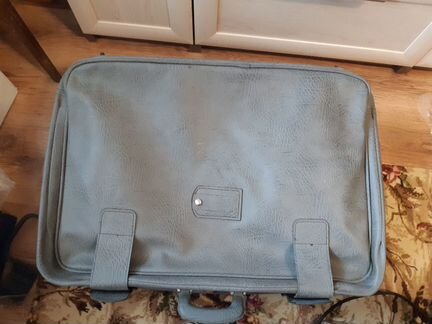 Чемодан б/у