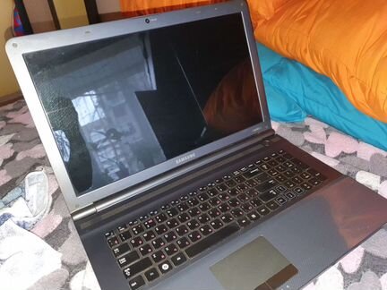 Нлутбук Samsung NP-RC710