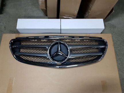 Решетка радиатора Mercedes E212 AMG 2013г - 2016г