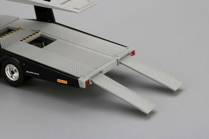 Mini GT 1:64 Mercedes Benz Actros Transporter