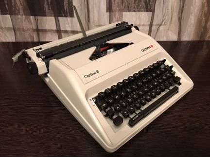 Печатная (пишущая) машинка Olympia Carina 2