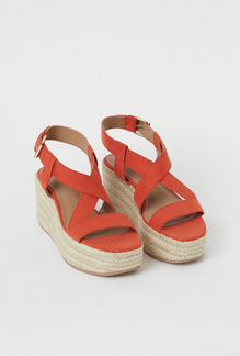 Босоножки на танкетке