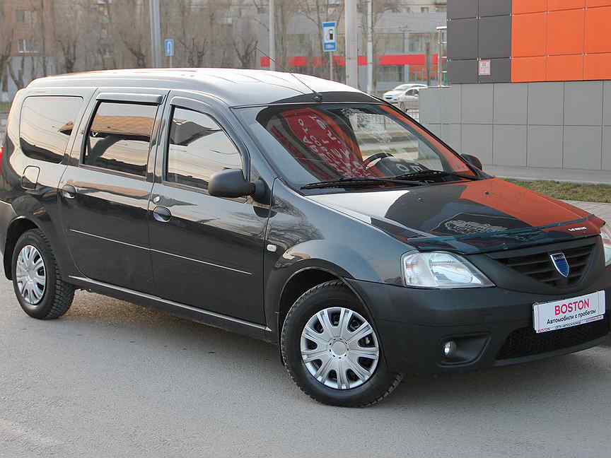 Зелёный Dacia. Бостон машины.