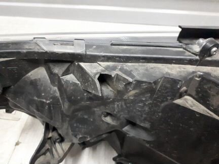 Фара правая Toyota Rav4