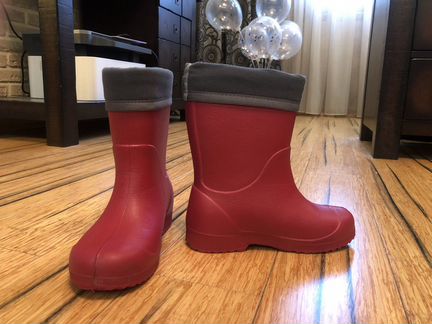 Продам детскую обувь