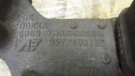 VAG Шаран Кронштейн двигателя правый 7m0199308B