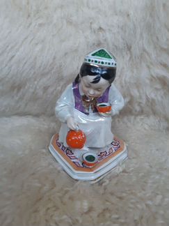 Фарфоровая статуэтка