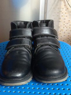 Ботинки осенние утеплённые. Сандалии