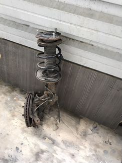 Стойка амортизатора Тойота Аурис Toyota Auris