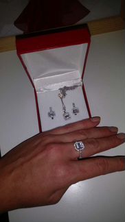 Ювелирный набор (кольцо, серьги, подвеска с цепочк