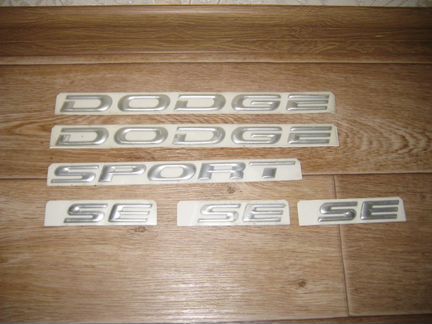 Dodge надпись на пятую дверь