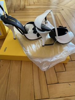 Босоножки Fendi 39,5