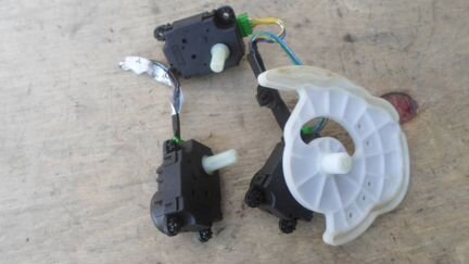 Моторчик заслонки печки Мицубиси Лансер 10 Lancer