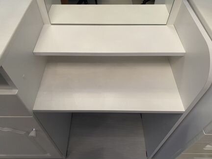 Туалетный стол с зеркалом фирмы stolplit