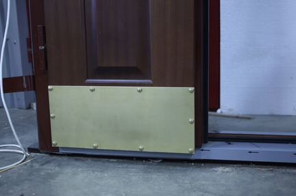 Дверь тамбурная металлическая