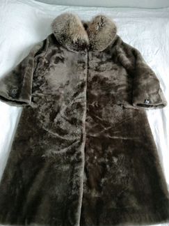 Шуба из овчины с воротником из песца