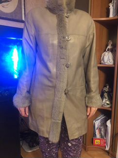 Продается кожаное пальто с норковым воротником