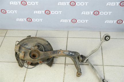 Кулак поворотный передний правый Skoda Superb 200