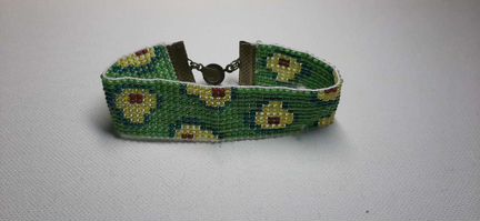 Браслет из бисера