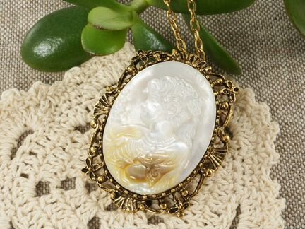 Брошка-подвеска 2в1 Камея Перламутровая №4 (30х40м