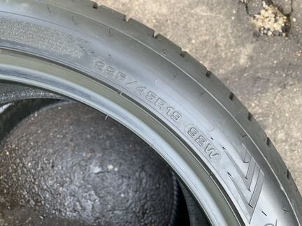 Шины лето 225 45 R19 Dunlop Sport Maxx RT2 RFT