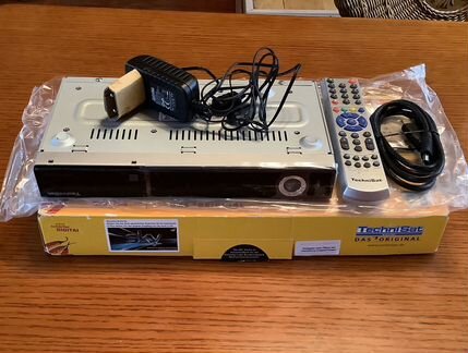 Спутниковый ресивер TechniStar S1+