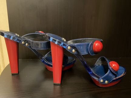 Босоножки (сабо) Stuart Weitzman в идеале