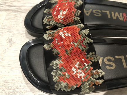 Резиновые шлёпанцы Melissa