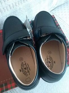 Туфли новые для мальчика Chessford 35 р