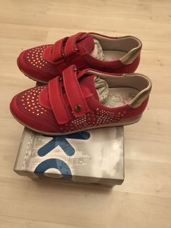 Кроссовки капика 33размер