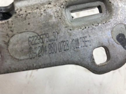 Петля капота левая Mercedes C300 W204 3.5 2014